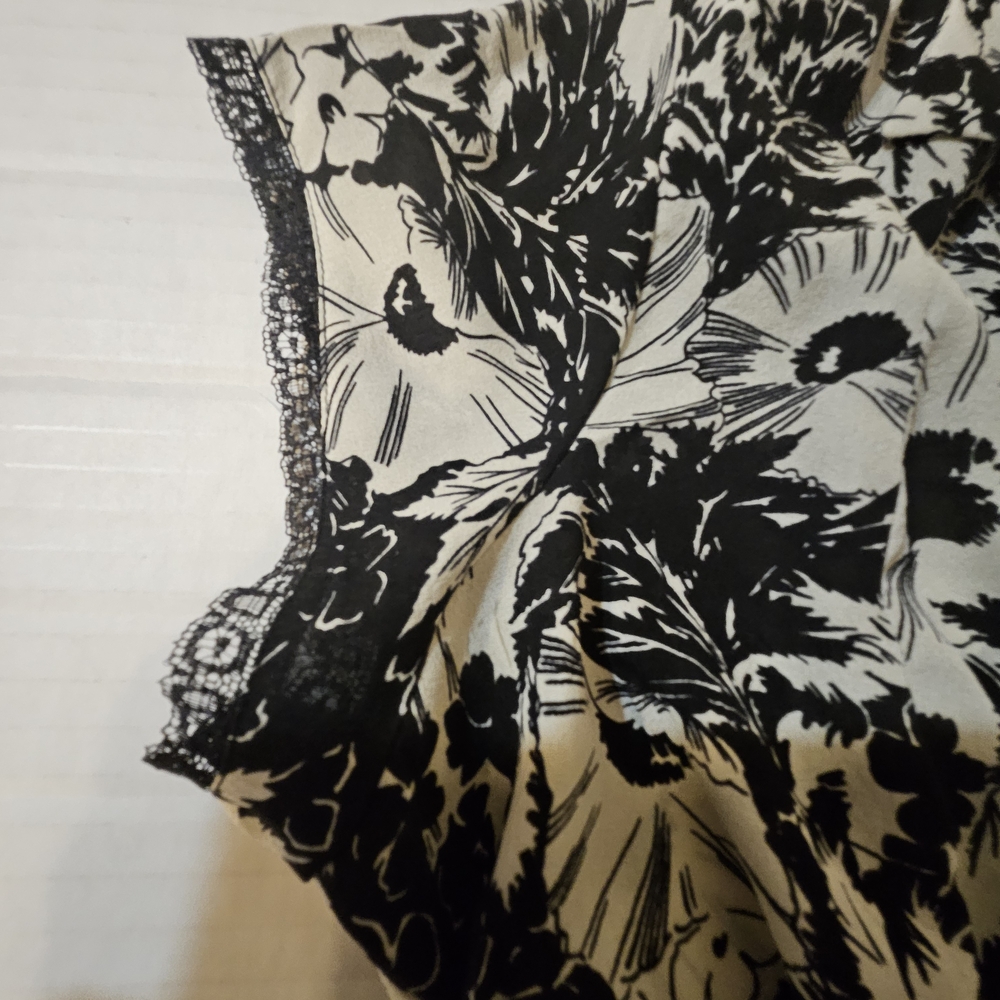 Express Black and White Casual Floral Button Down Shirt - Picture 3 of 7